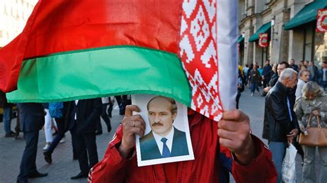 Belarusian Protesters Call For Boycotting Octobers Presidential Vote
