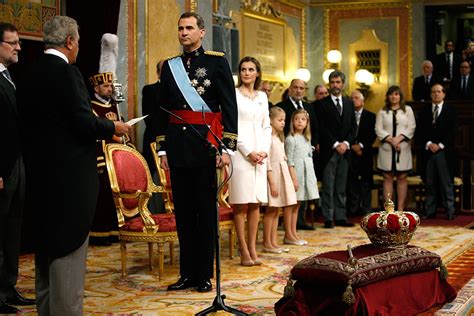 Photos Of Spains King Felipe Vi Being Sworn In