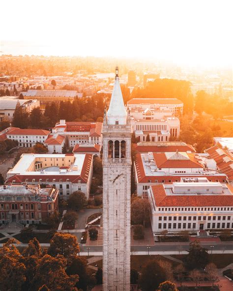 Campanile At UC Berkeley R Berkeley