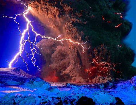 Aruption And Lightning Volcano Lightning Volcano Photos Volcano