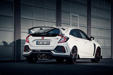 Around town, with the adjustable suspension set to comfort, the type r feels a lot like a very quick civic. 2017 Honda Civic Type R Smashes Front-Wheel-Drive Record ...