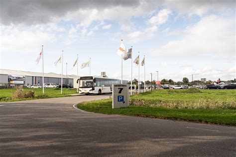 Global Airport Parking Network through dynamic pricing and occupancy