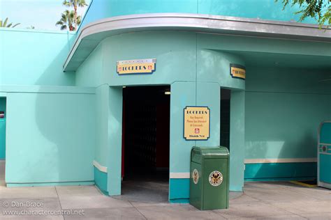 Locker Rental At Disney Character Central