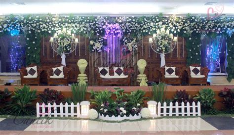 Tentu saja contoh tema acara kebersamaan memang telah banyak dicari oleh orang di internet. Dekorasi Pelaminan Gebyok Jawa - Nice Blog