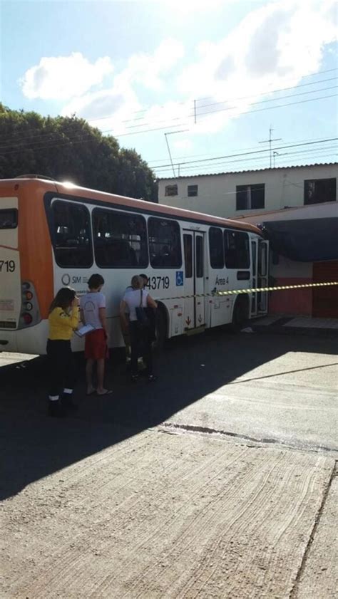 Nibus Invade Casa E Deixa Idoso Ferido Em Taguatinga Metr Poles