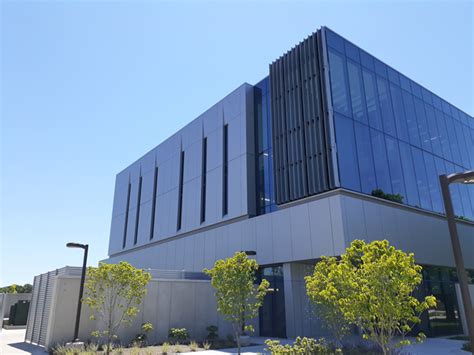 Indiana University Science Building Enhances Façade With Acm Wall