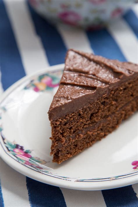 Lined with spongy ladyfingers, filled with rich chocolate mousse, and topped with fresh berries, it's almost too beautiful to eat. Chocolate Victoria Sponge Cake Recipe You'll Love ...