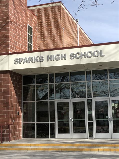 Sparks Waddell Named Secondary School Assistant Principal Of The Year