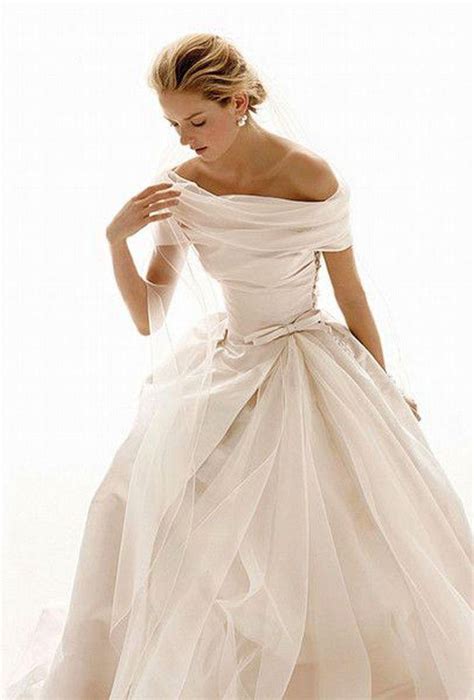 Winter Wedding Dresses 17 Beautiful Bridal Gowns For Your Winter