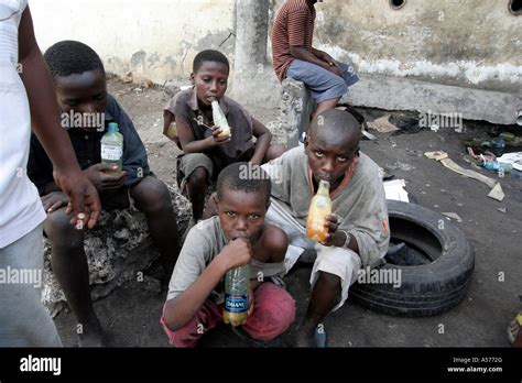 Painet Jb1334 Kenya Street Kids Mombasa Sniffing Glue Africa Drugs