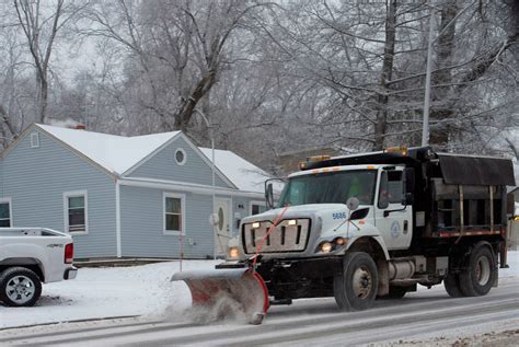 Ks Mo Head Toward Winter With Shortage Of Snowplow Drivers Kansas