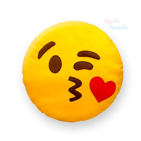 The song was a popular summer hit in romania in 2005, and in july 2005, reached number 1 on the mtv. Almofada de Emoji - Beijo no Elo7 | Aquele Presente (729DD8)