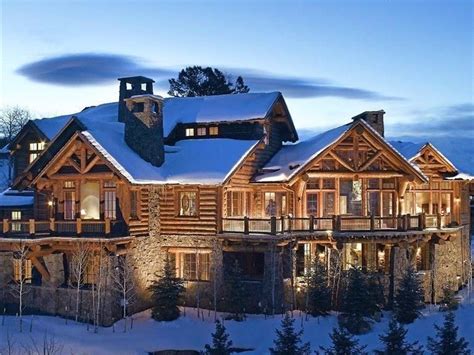 9 Enormous Log Cabins That Have All The Luxuries Of A Modern Mansion