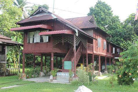 Gambar rumah klasik diatas adalah sebagian gambar rumah dari studio bangun rumah persada, masih banyak gambar gambar rumah dan model rumah yang lainnya. Gambar Rumah Kampung Di Malaysia - Gambar Con