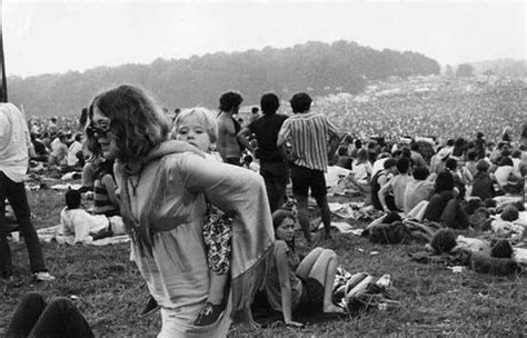 40 Rarely Seen Photographs Of Woodstock Page 13 Of 31 The Grizzled