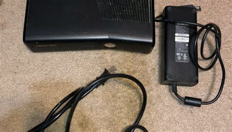 Microsoft Xbox 360 Model 1439 4gb Dark Console And Cable