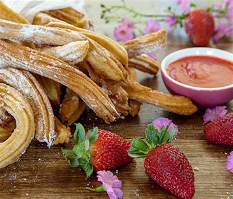 Strawberry Sauce Filled Churros Hortifrut