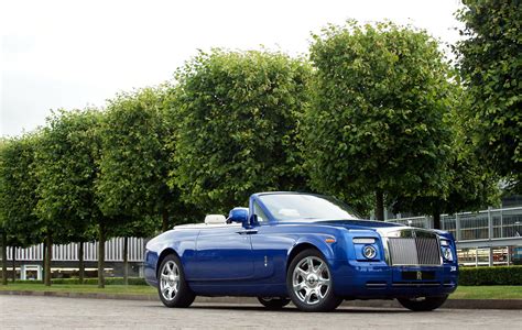 Rolls Royce Presents One Off Bespoke Drophead Coupé At Masterpiece