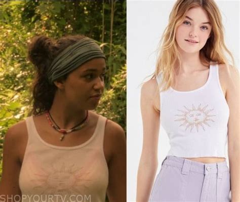 Outer Banks Fashion Clothes Style And Wardrobe Worn On Tv Shows