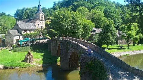 Vue Sur Le Pont Et L église De Belcastel Belcastel Aveyron Aveyron Tourisme Beaux Villages