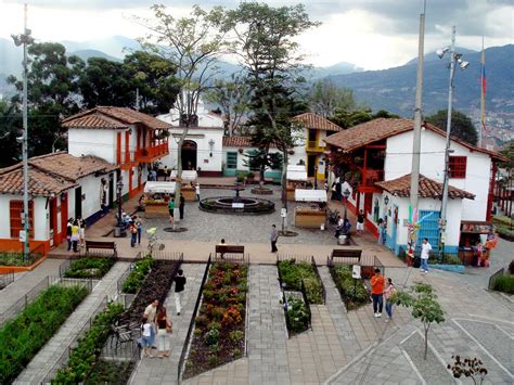 Sommaire 1 synopsis 1.1 un film en six récits 2 commentaire 3 fi … PUEBLITO PAISA - MEDELLIN