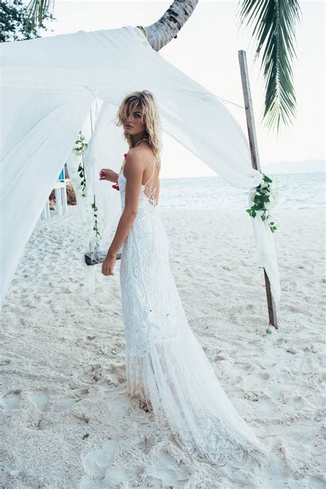 Die besten hochzeitsdienstleister, ihre persönliche hochzeitshomepage, eine große auswahl an hochzeitsgeschenken und tolle artikel zu den neuesten hochzeitstrends: 20 Best Beach Destination Wedding Dress for 2016 - Lunss