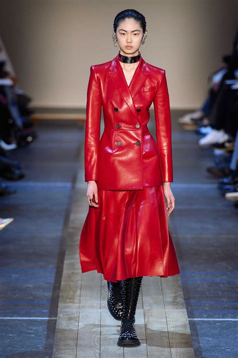 Among current fashion trends, this one is made to be noticed and therefore might have been a little more fun when you were actually going out and by far rachel patent leather shoulder bag. Fall Winter 2019 2020 Trends - Fashion Week Coverage ...