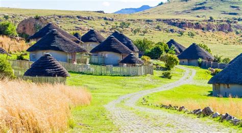 Basotho Cultureel Dorp In Drakensberg Bergen Zuid Afrika Stock Foto