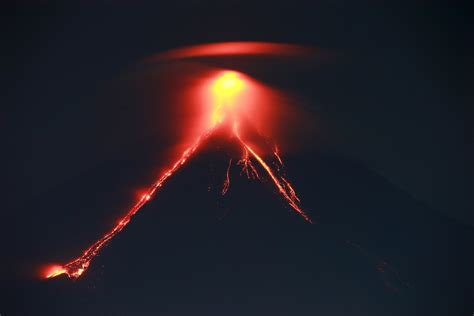 Watch Mount Mayon Creates Spectacular Display Of Lava And Fire As