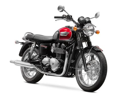 Triumph Bonneville T100 Jet Black Cranberry Red ©triumph M