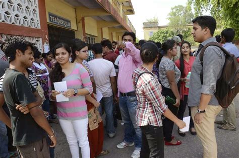 View Patna: Hundreds appear in CLAT 2014 in Patna centre