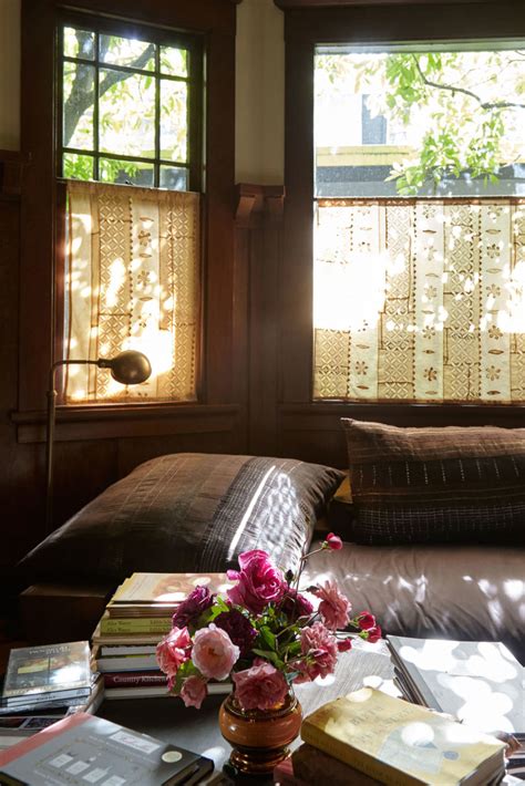 This site is a tribute to anne williamson. Leslie Williamson captures homes as physical ...