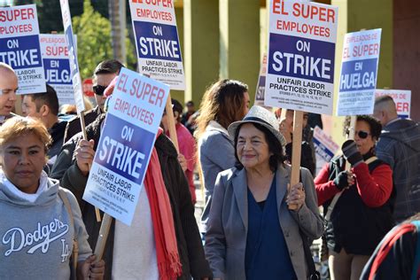 Dolores Huerta Joins Grocery Workers Unfair Labor Practices Strike At