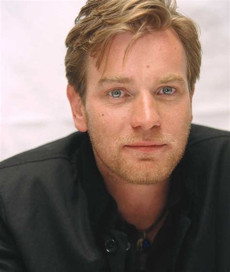 Ewan mcgregor has been seen for the first time on the set of new disney plus show star wars: Ewan McGregor - Cinema com Rapadura