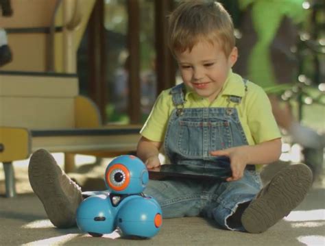 Play I Toy Robots Teach Young Children Computer