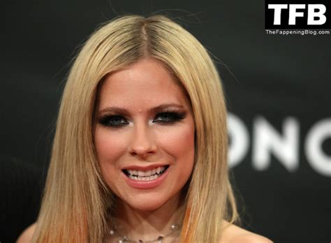 🔴 avril lavigne flaunts her tits at the 51st annual juno awards 6 photos fappeninghd