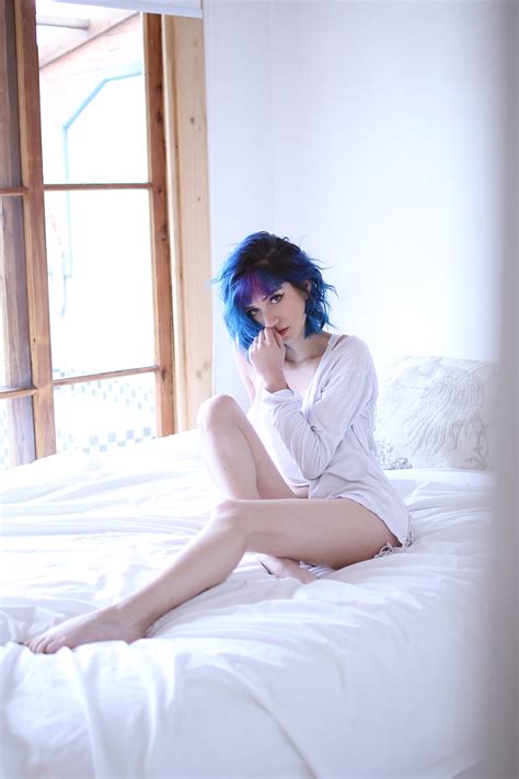 Women S White Long Sleeved Top Fay Suicide Model Pinup Models Blue