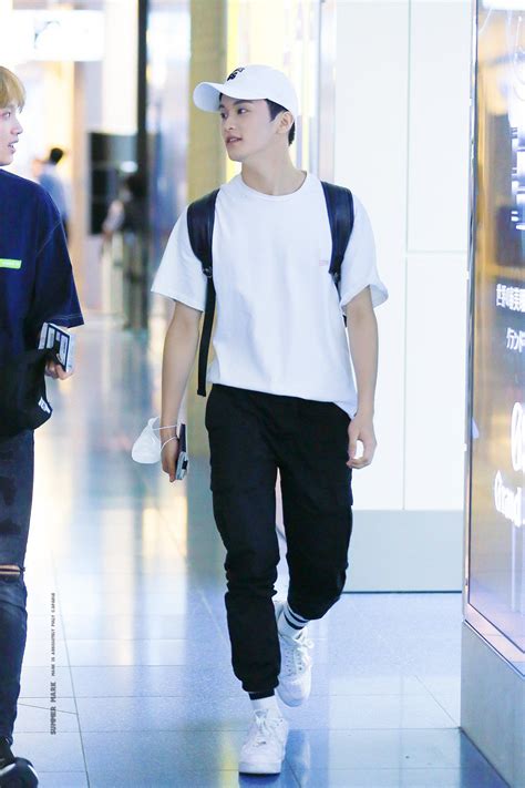 Taeyong airport fashion korean kpop nct tumblr vyrl fansth : 180826 Mark lee at Airport NCT127 #NCT #NCT2018 #Marklee # ...