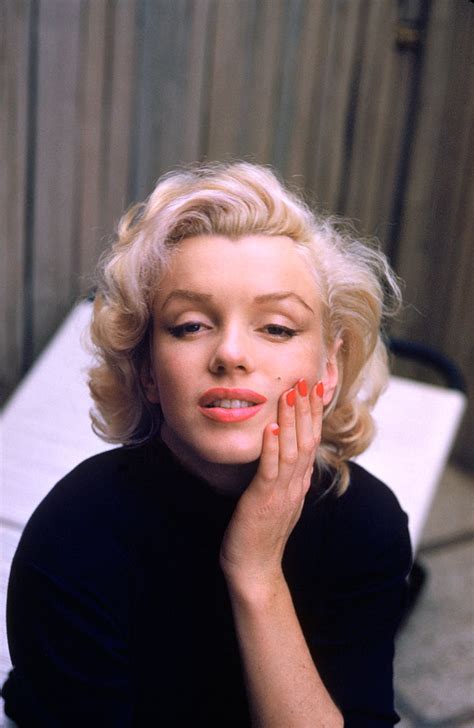 marilyn monroe at home in hollywood color photos of the star in 1953