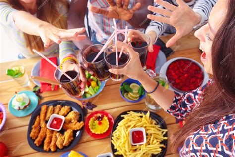 Premium Photo Group Of People Doing Selfie During Lunch Self Friends Friends Are Photographed