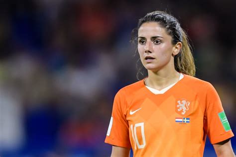 Photos Meet Netherlands Soccer Star Daniëlle Van De Donk The Spun