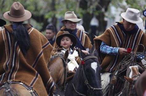 Fiestas Tradicionales SITIOS TURÍSTICOS DEL ECUADOR