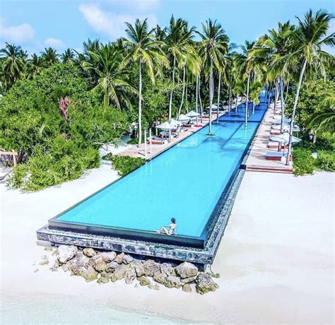 The Sexiest Pool In The Maldives Slaylebrity