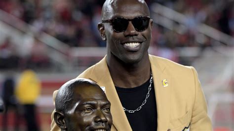 Terrell Owens Receives Hall Of Fame Ring Unveils Bust At 49ers Raiders