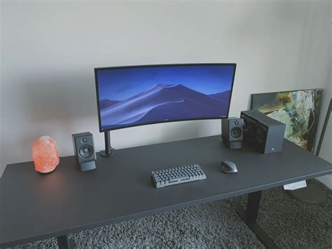 Clean And Minimal Computer Desk Setup Gaming Room Setup Computer Setup