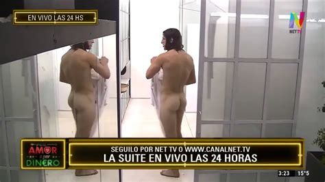 Agustin Gonzalez Nudo Il Modello Mostra Il Pisello Dopo La Doccia Nel