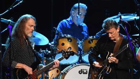 Eagles To Perform Hotel California Album In Its Entirety