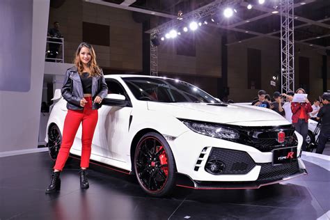 For years now, the lineup of models has remained relatively unchanged, with a sedan or coupe base version supplemented by the sportier si variant. Honda Malaysia Launches New Civic Type R - Autoworld.com.my