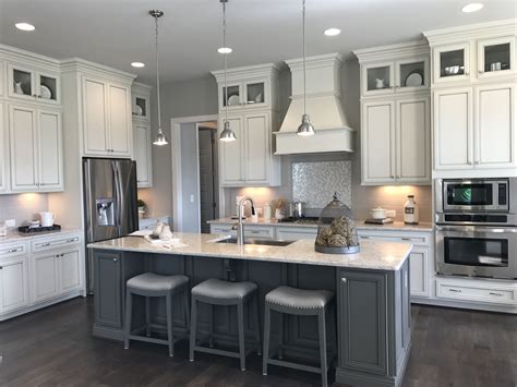 Love Color Of Island Backsplash Cabinet Pinstripping To Ceiling And