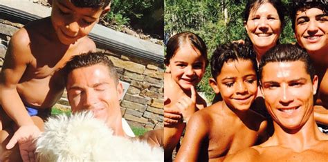 Bukti Ayah Idaman Cristiano Ronaldo Habiskan Waktu Bareng Anak